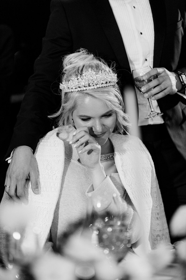 Свадебный ужин под сенью виноградных листьев