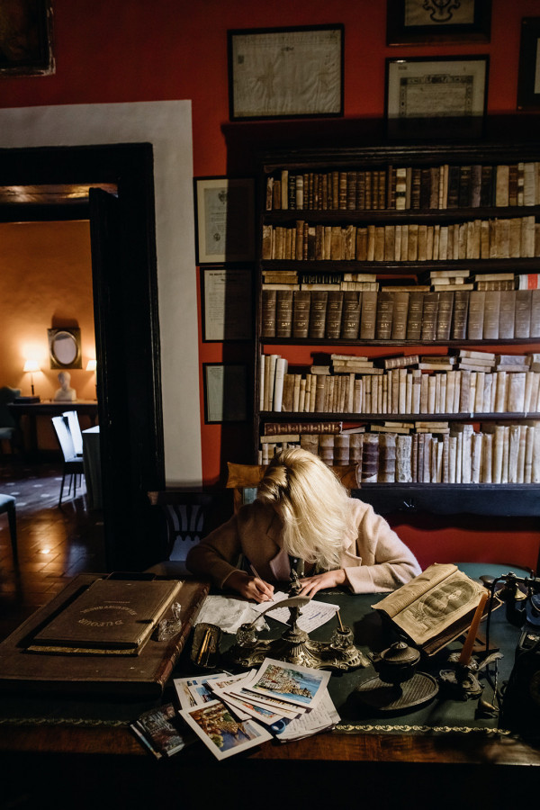 Свадебный ужин под сенью виноградных листьев