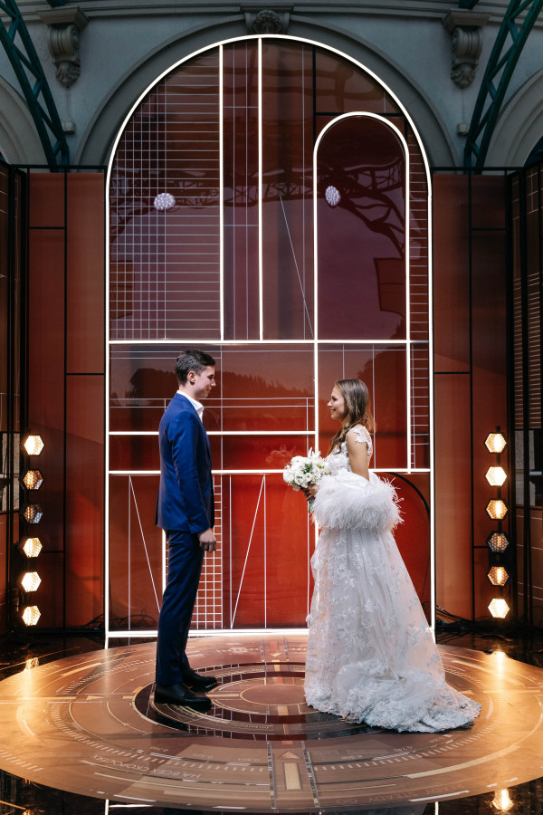 Современная осенняя свадьба в золотистых оттенках