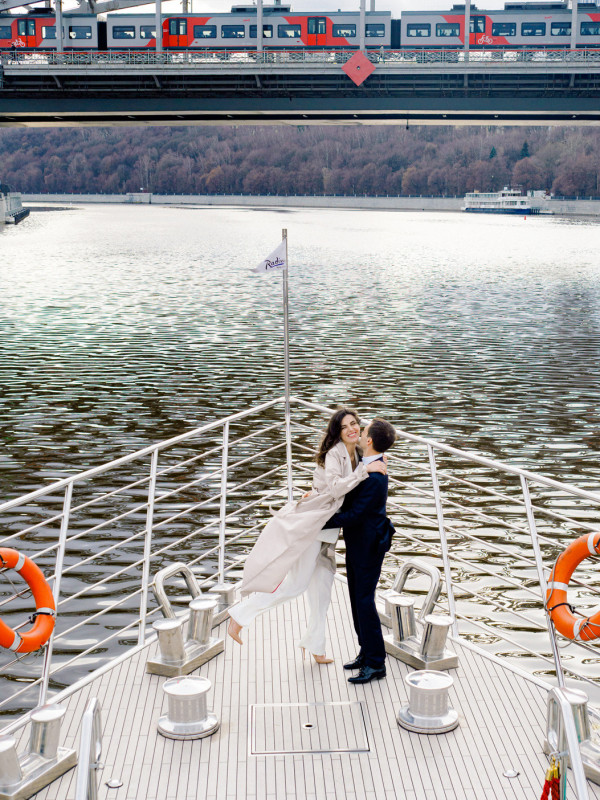 Камерная свадьба на яхте «Флотилия Radisson Royal»