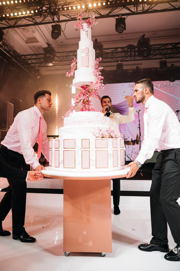 Роскошная свадебная церемония с видом на Кремль