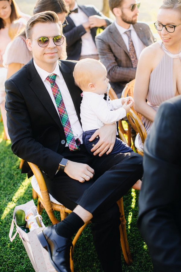 Свадебный ужин под сенью виноградных листьев