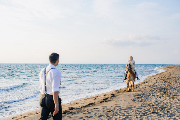 Невеста в свадебном платье своей мамы —