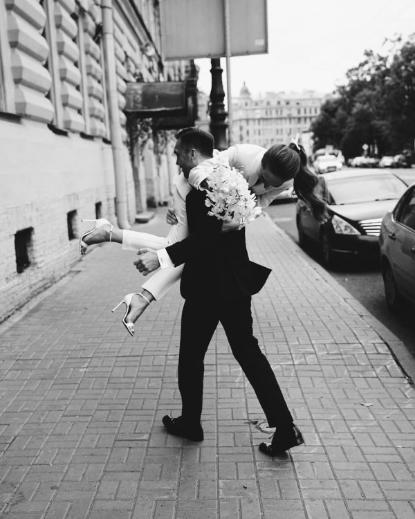 Хотите современный букет невесты? Добавьте полевых цветов