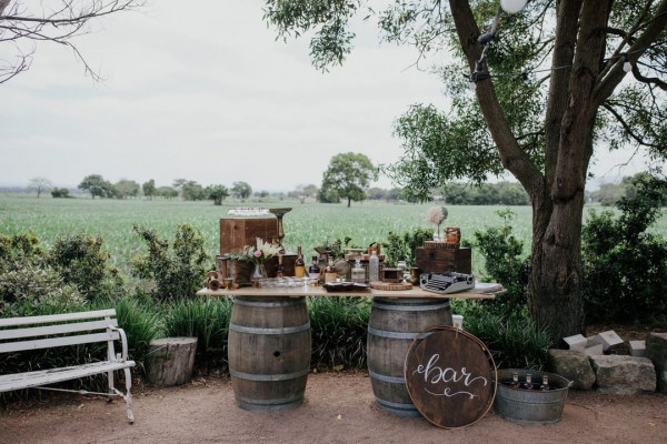 Взболтать, но не смешивать. Все о баре