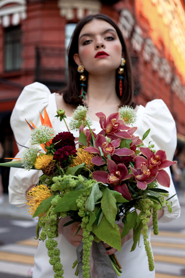 Где купить готовый букет невесты в Москве