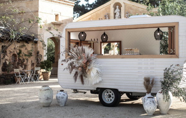 Взболтать, но не смешивать. Все о баре