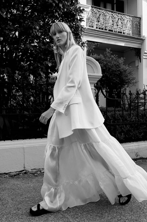 Белые свадебные жакеты — надевайте с юбкой,