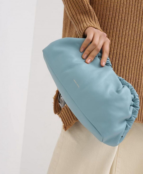 Что подарить невесте на девичнике? 10 нескучных