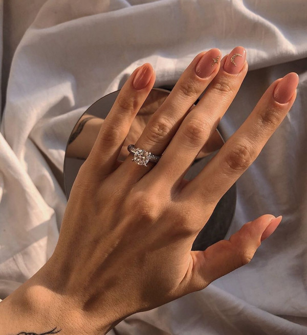 Что подарить невесте на девичнике? 10 нескучных