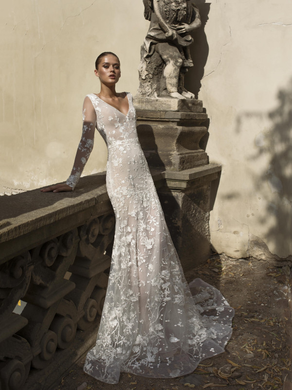 «Невестам сложно выбрать, потому что подходит абсолютно