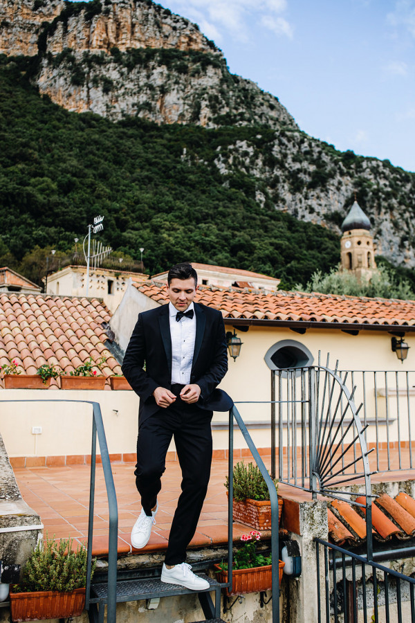 Свадебный ужин под сенью виноградных листьев