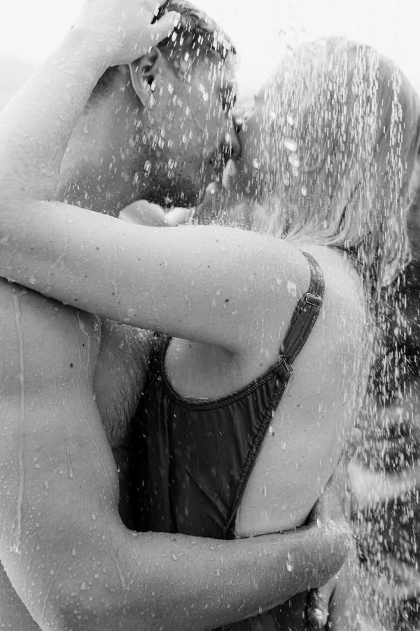 Свадебный ужин под сенью виноградных листьев