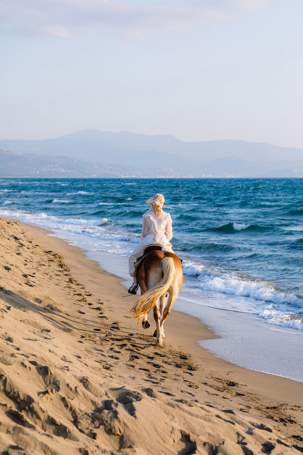 Невеста в свадебном платье своей мамы —