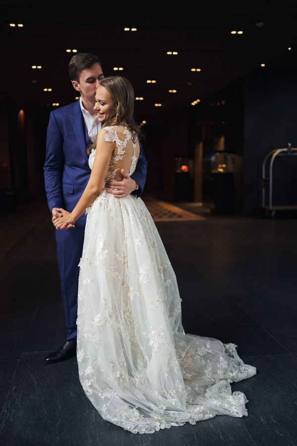 Современная осенняя свадьба в золотистых оттенках