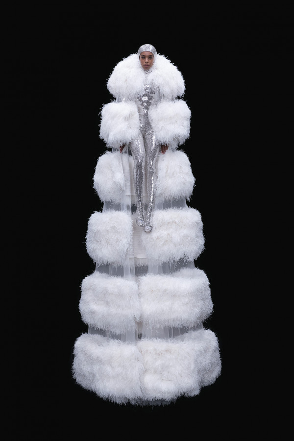 Свадебные платья в кутюрной коллекции Valentino осень-зима