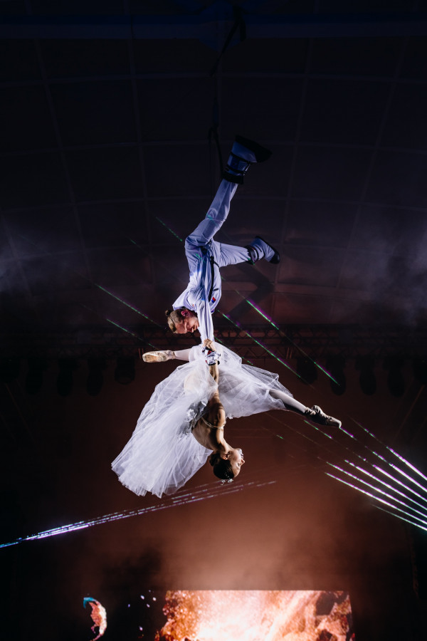 Космос, балет и невесомость в необычной свадьбе