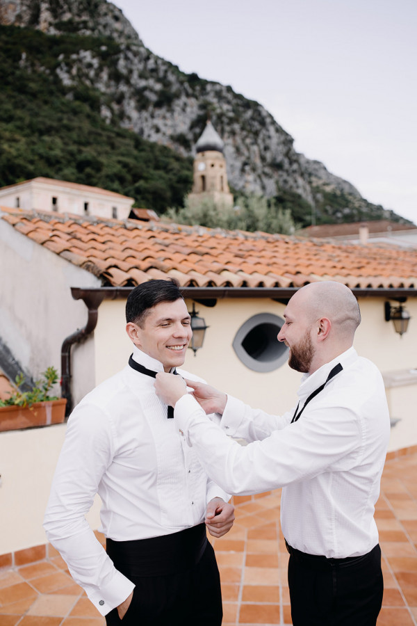 Свадебный ужин под сенью виноградных листьев