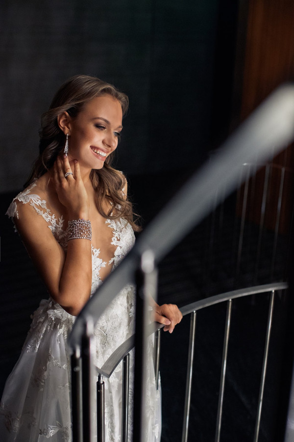 Современная осенняя свадьба в золотистых оттенках