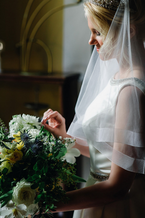 Свадебный ужин под сенью виноградных листьев