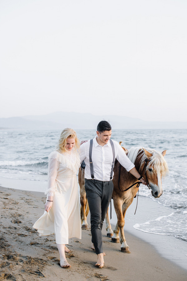 Невеста в свадебном платье своей мамы —