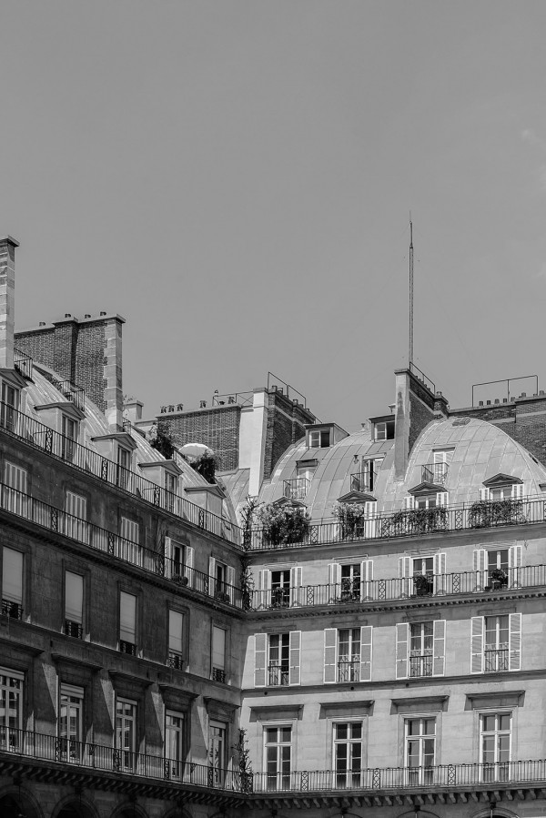 Предсвадебная съемка на улицах Парижа