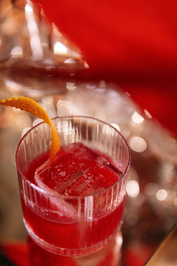 Современная осенняя свадьба в золотистых оттенках