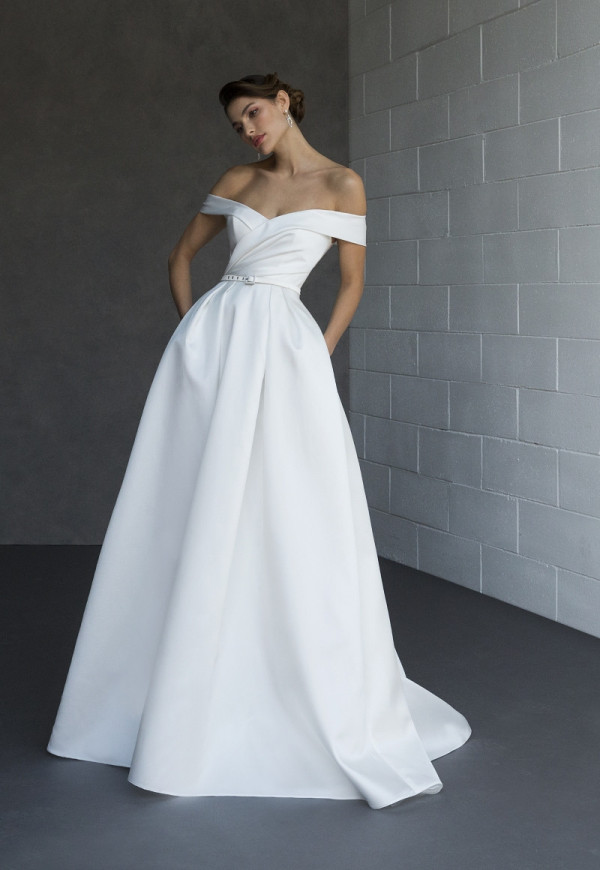 Лаконичные свадебные платья без кружева
