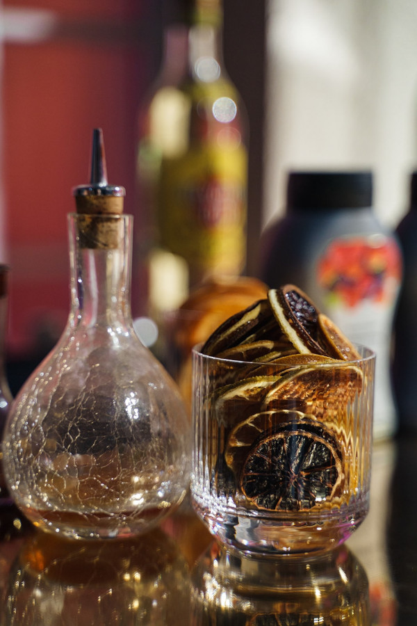 Современная осенняя свадьба в золотистых оттенках