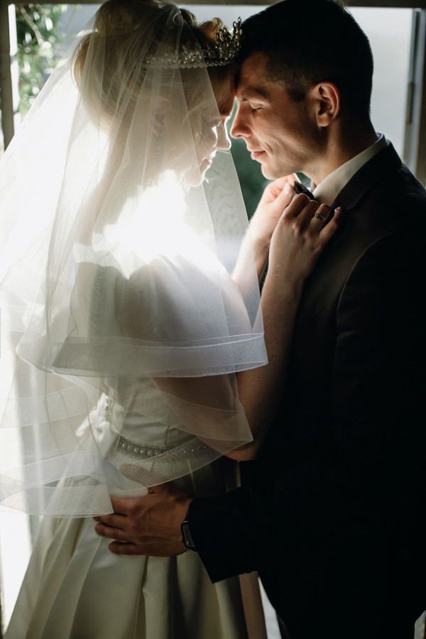 Свадебный ужин под сенью виноградных листьев