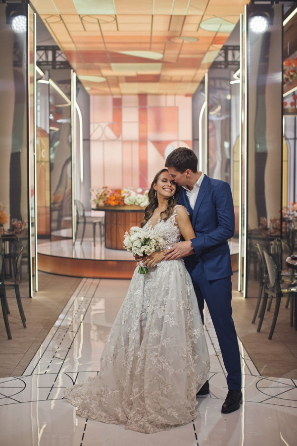 Современная осенняя свадьба в золотистых оттенках