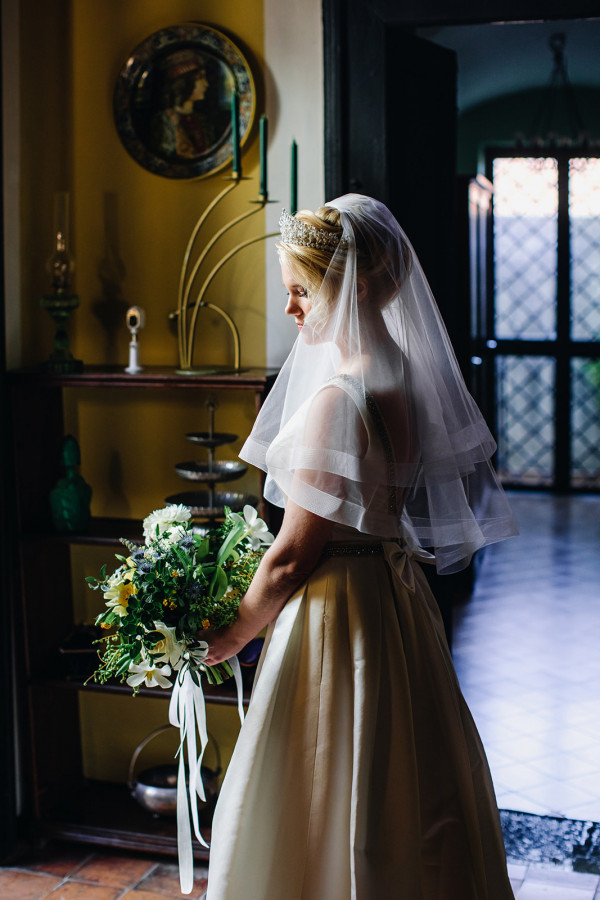 Свадебный ужин под сенью виноградных листьев