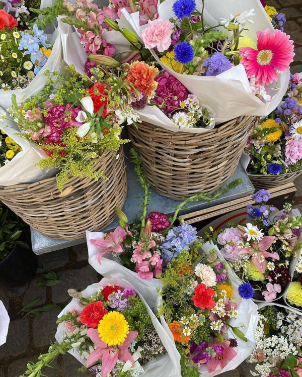 Хотите современный букет невесты? Добавьте полевых цветов