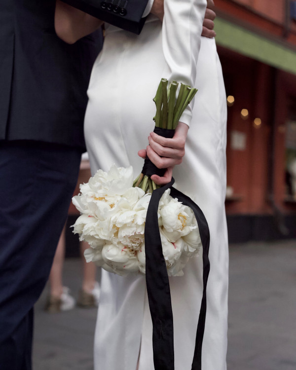 Где купить готовый букет невесты в Москве