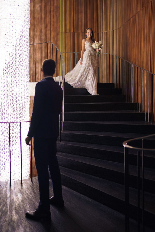 Современная осенняя свадьба в золотистых оттенках