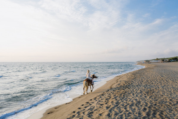 Невеста в свадебном платье своей мамы —