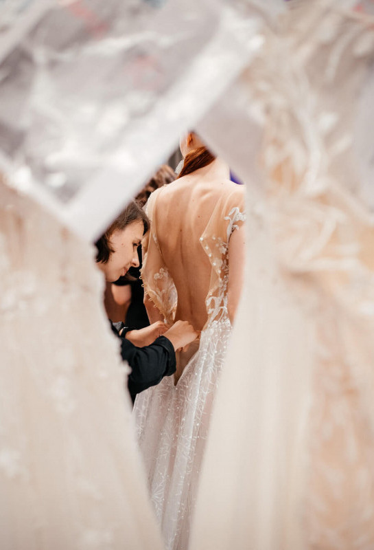 «Невестам сложно выбрать, потому что подходит абсолютно