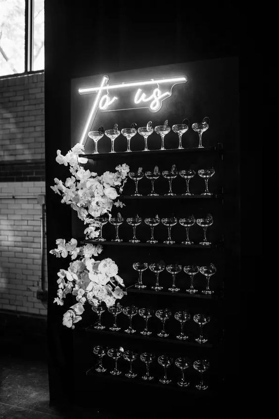 Взболтать, но не смешивать. Все о баре