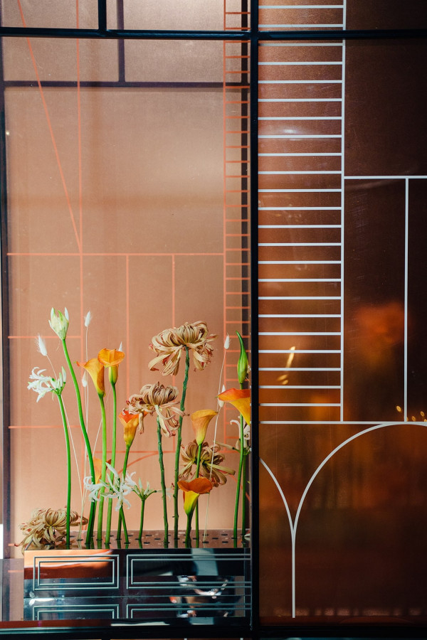 Современная осенняя свадьба в золотистых оттенках