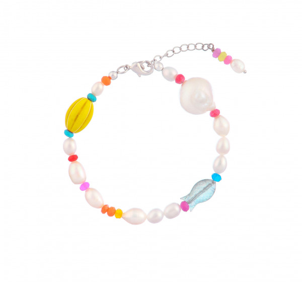 Все носят браслеты в стиле 90-х. Рассказываем,