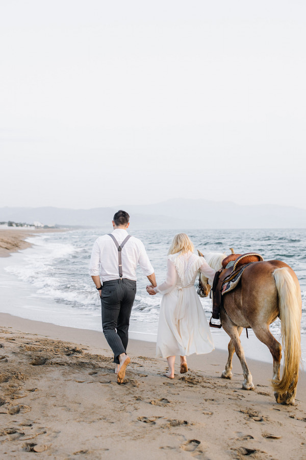 Невеста в свадебном платье своей мамы —