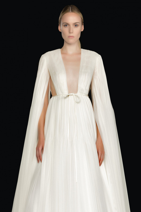 Свадебные платья в кутюрной коллекции Valentino осень-зима