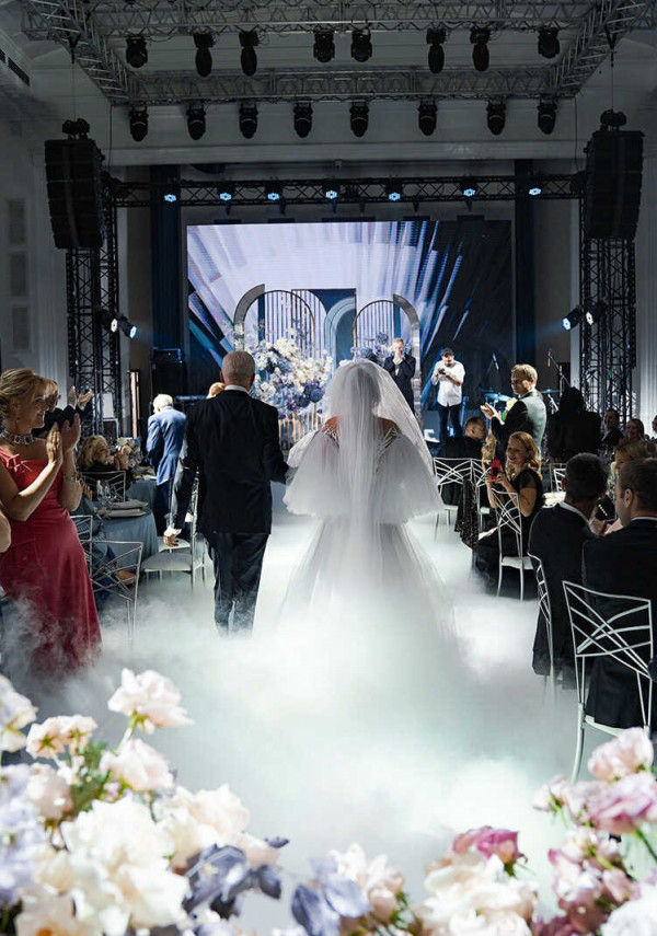 Космос, балет и невесомость в необычной свадьбе