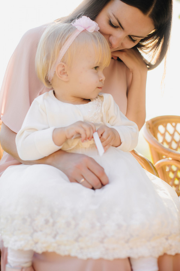 Свадебный ужин под сенью виноградных листьев