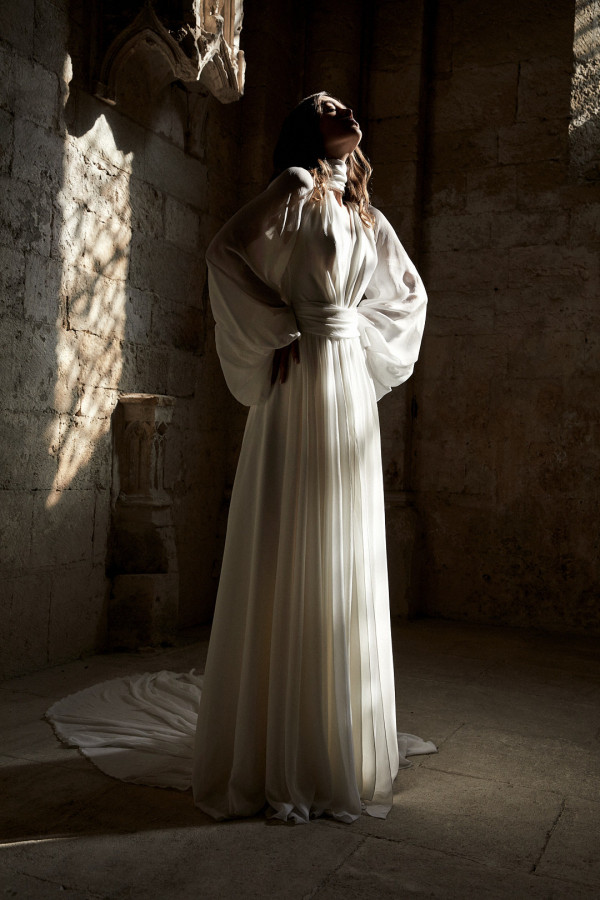 Лаконичные свадебные платья без кружева