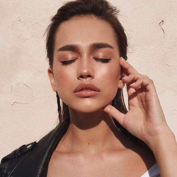 Свежо и естественно. 5 вариантов нюдового макияжа