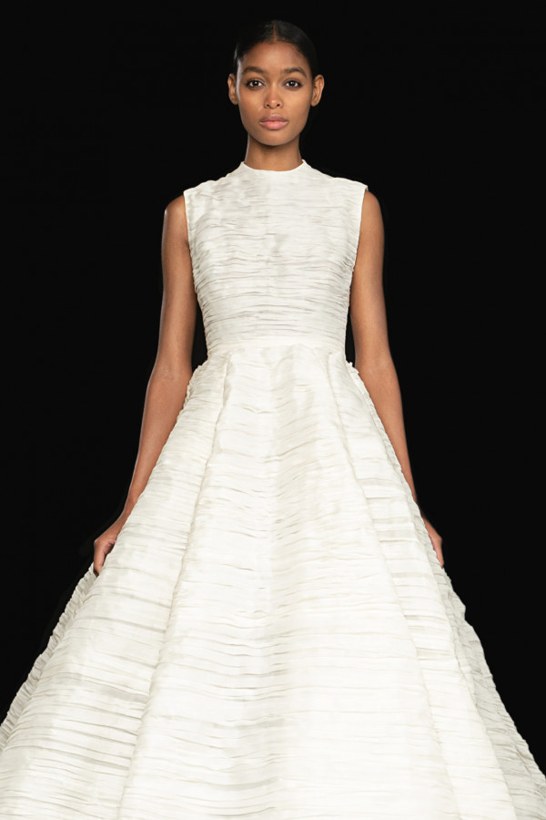 Свадебные платья в кутюрной коллекции Valentino осень-зима