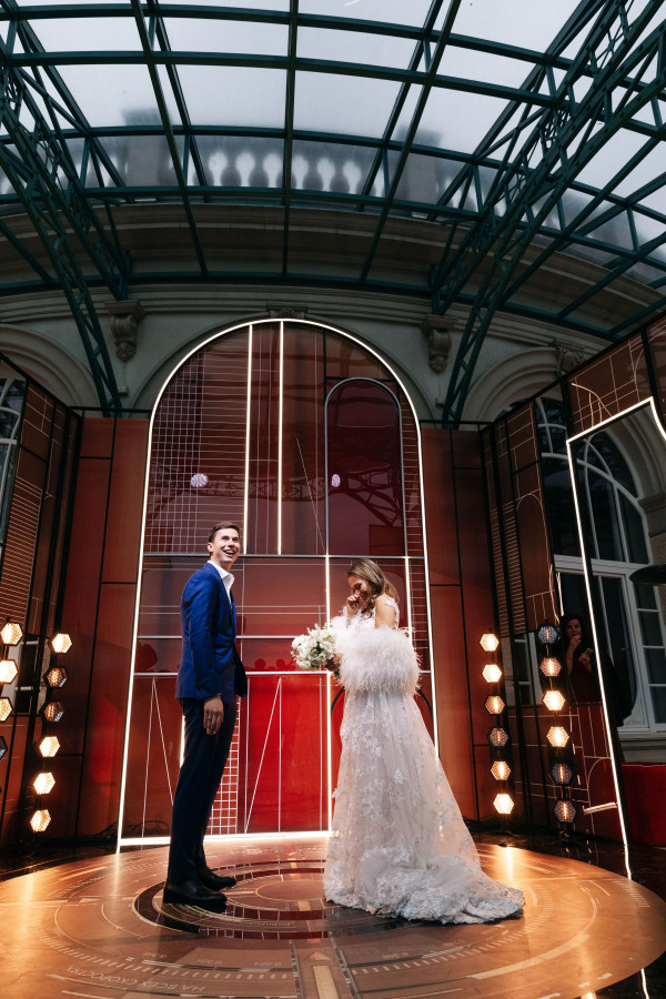 Современная осенняя свадьба в золотистых оттенках