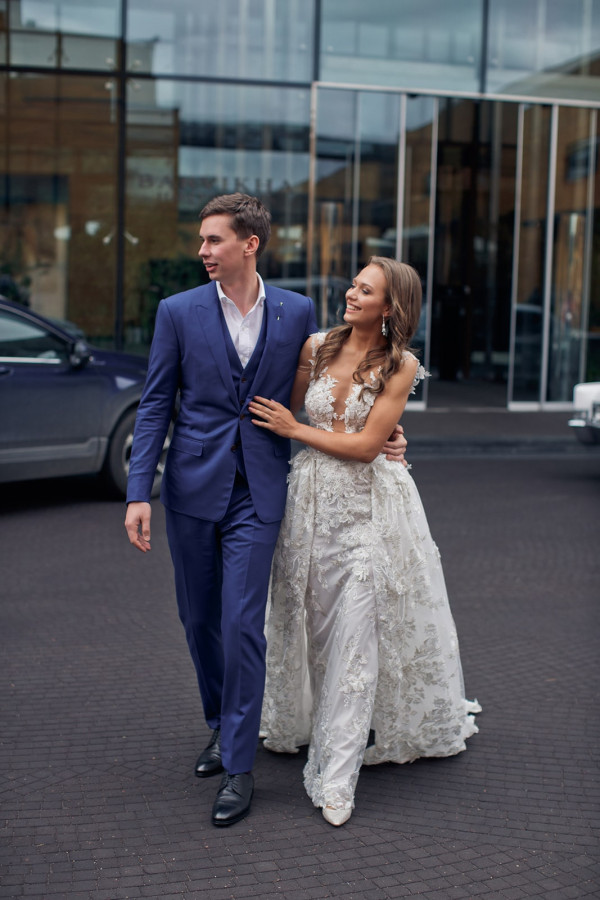 Современная осенняя свадьба в золотистых оттенках