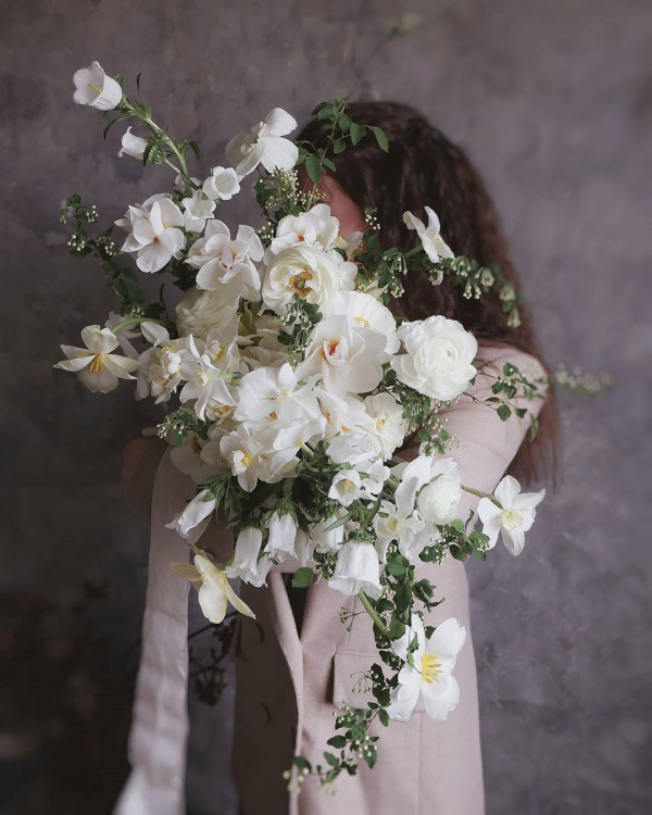 Хотите современный букет невесты? Добавьте полевых цветов